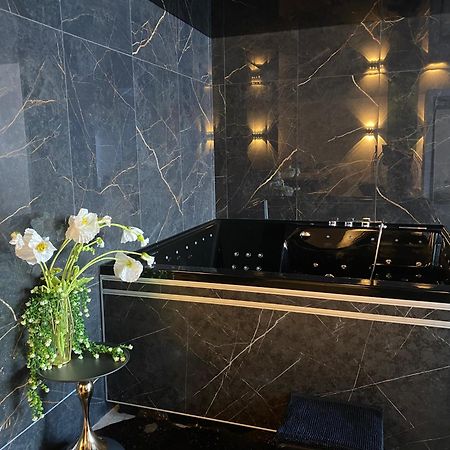 La Ronde Des Bois - Romance Et Bien Etre - Jacuzzi Privatif-Piscine-Patio Mellecey المظهر الخارجي الصورة