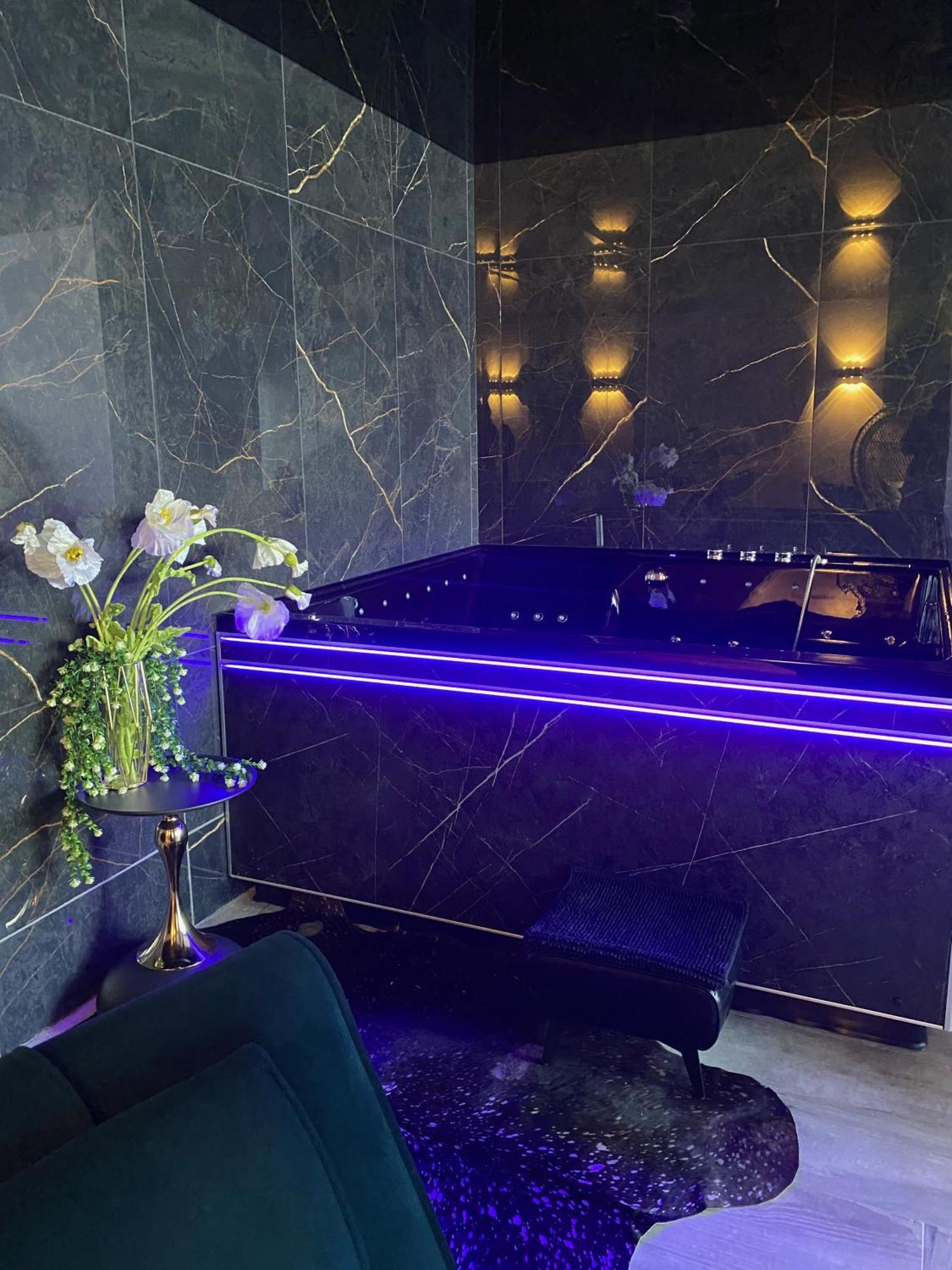La Ronde Des Bois - Romance Et Bien Etre - Jacuzzi Privatif-Piscine-Patio Mellecey المظهر الخارجي الصورة