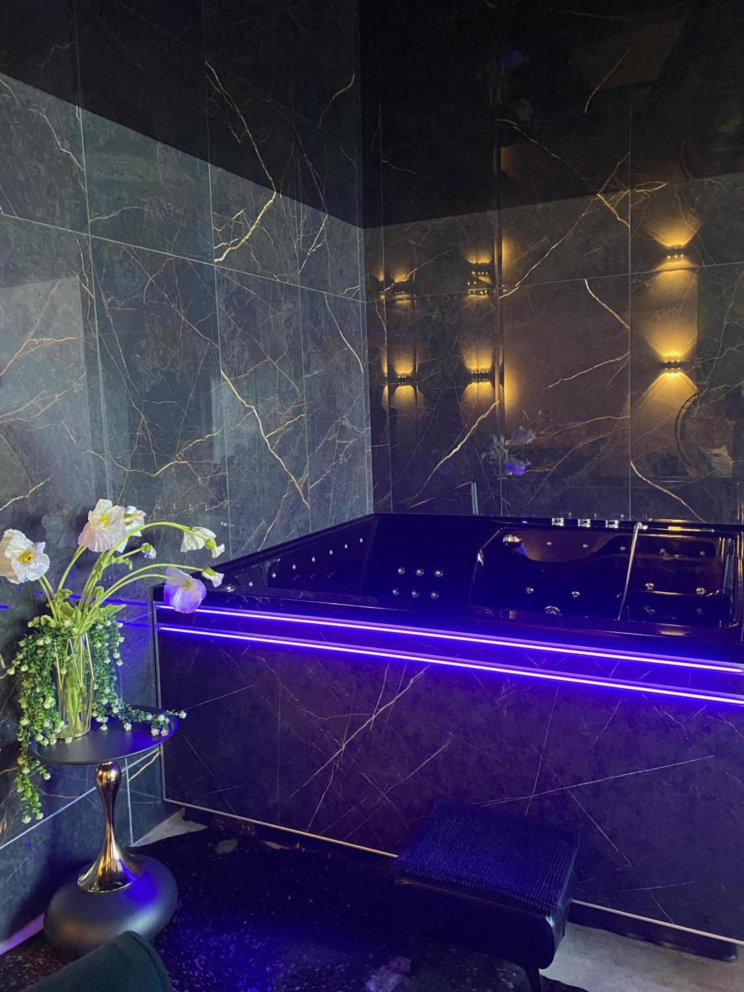 La Ronde Des Bois - Romance Et Bien Etre - Jacuzzi Privatif-Piscine-Patio Mellecey المظهر الخارجي الصورة